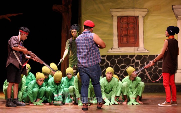 Pentas Teater Musikal Manusia Katak