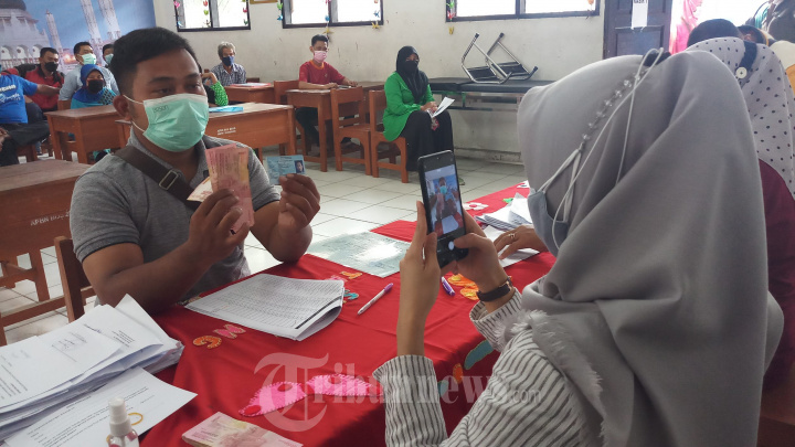 Penyaluran Bansos Program Tangerang Peduli Sesama