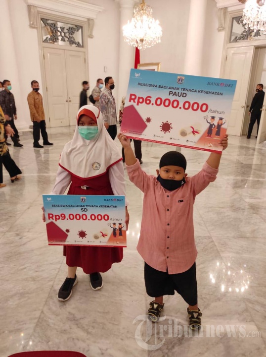 Penyaluran Bantuan Bagi Anak Petugas Medis yang Gugur