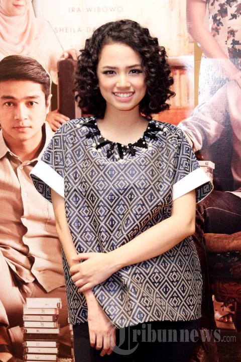 Penyanyi Williana Saraswati Alias Wizzy