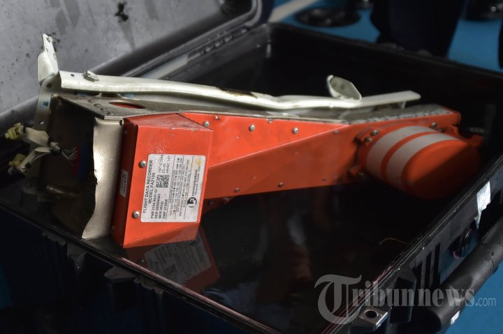Penyelam Angkat FDR AirAsia QZ8501