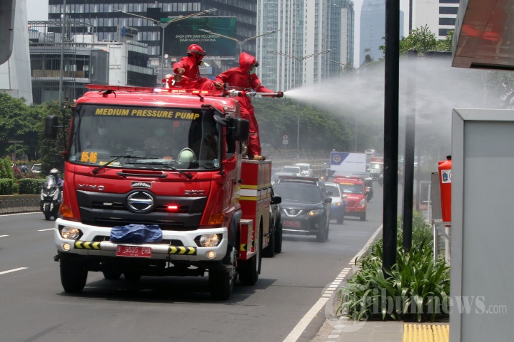 Penyemprotan Disinfektan di Ruang Publik