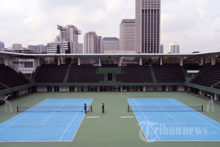 Penyemprotan Disinfektan di Tennis Indoor Senayan