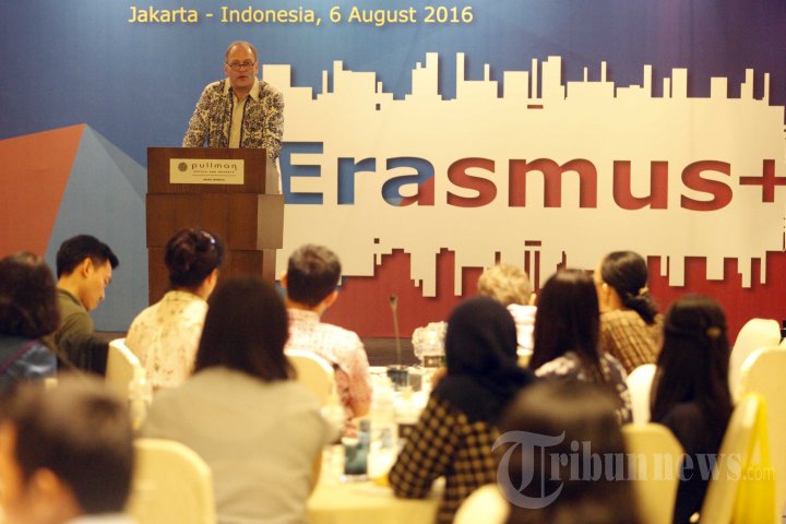 Penyerahan Beasiswa Erasmus Plus