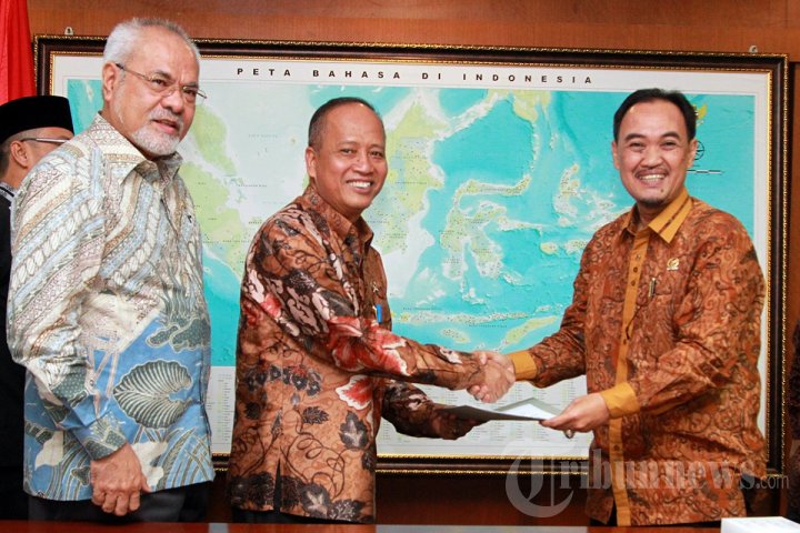 Penyerahan Seremoni DPD RI dan Kemenristekdikti