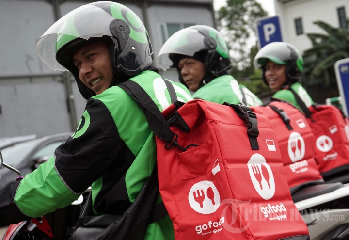 Penyerahan Tas Khusus Pengantaran GoFood