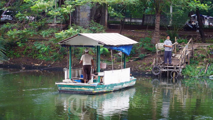 Perahu Eretan Moda Transportasi Air