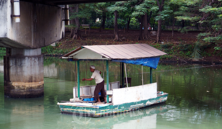 Perahu Eretan Moda Transportasi Air