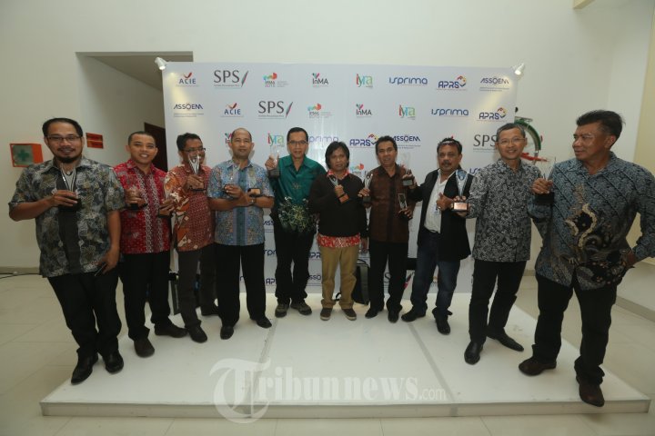 Peraih Penghargaan Tribun Grup