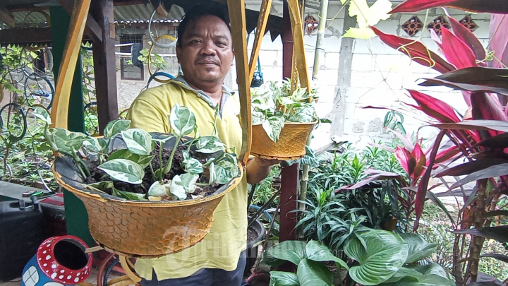 Perajin Limbah Ban Bekas Asal Tangerang
