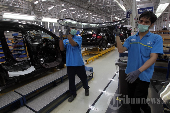 Perakitan Mobil Mercedes-Benz