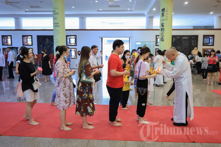 Perayaan Trisuci Waisak di Kota Batam
