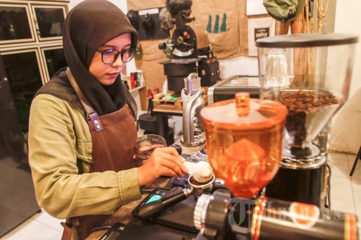 Perempuan di Banda Aceh Kini Pandai Meracik Kopi