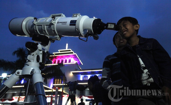 Peringatan Hari Antariksa Nasional di Gedung Sate Bandung
