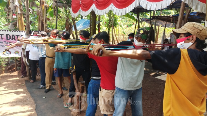 Permainan Ketapel Dari Kimpul Kuning Base Camp Ciledug Tangerang