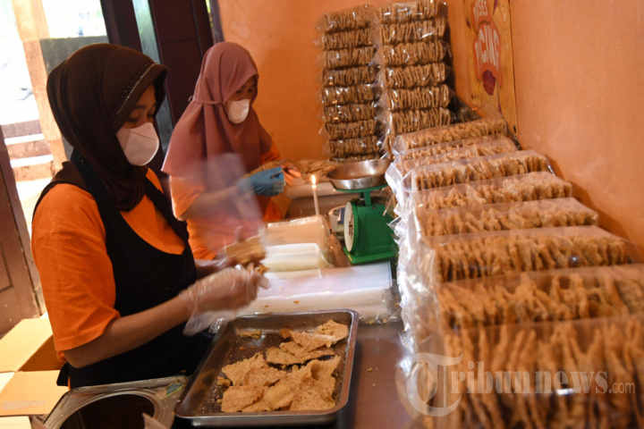 Permintaan Meningkat Pembuat Keripik Tempe