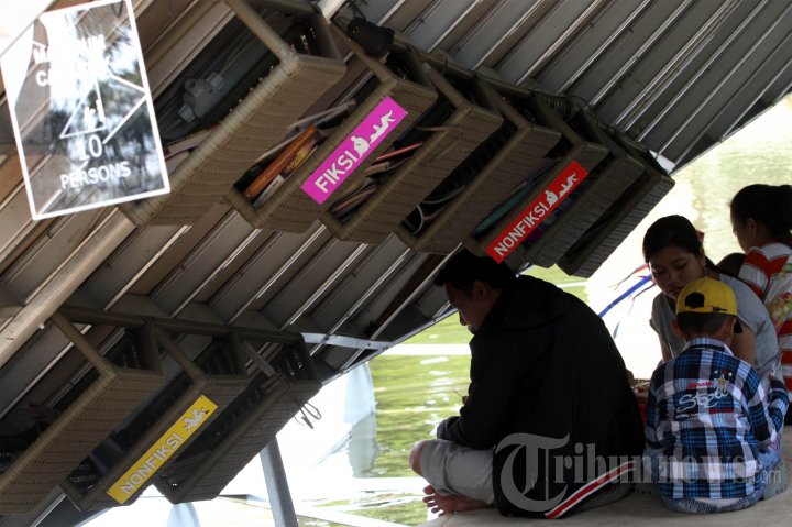 Perpustakaan Apung Taman Ayodya