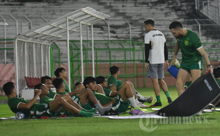 Persebaya Lakukan Latihan Malam Hari pada Bulan Ramadan