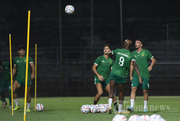Persebaya Lakukan Latihan Malam Hari pada Bulan Ramadan