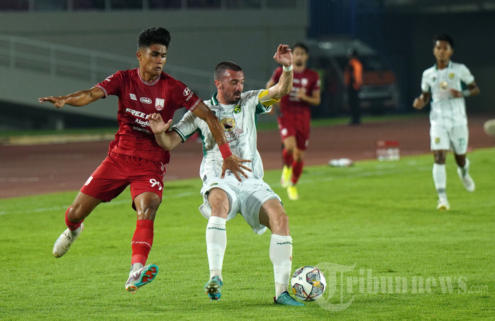 Persebaya Surabaya Libas Persis Solo 4-3 di Stadion Manahan