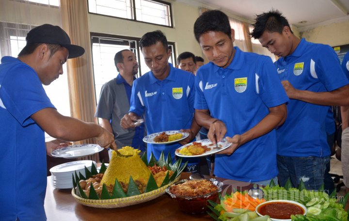 Persib Rayakan Ulang Tahunnya