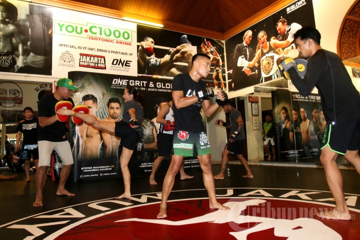 Petarung MMA One Championship Berlatih