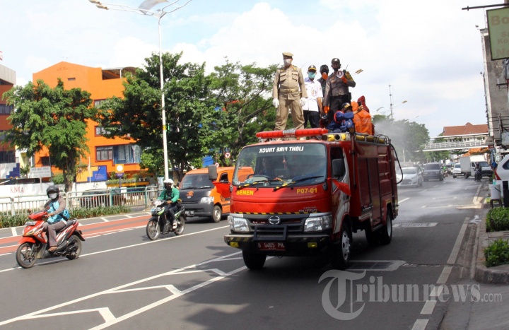 Petugas Gabungan Berikan Himbauan kepada Warga Terkait PSBB