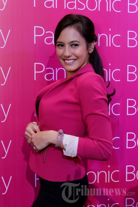 Pesona Pevita Pearce