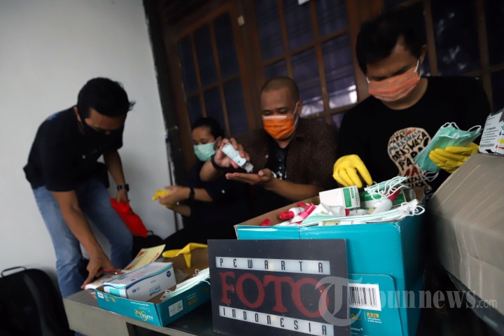 PFI Pusat Berikan Masker dan Hand Sanitizer