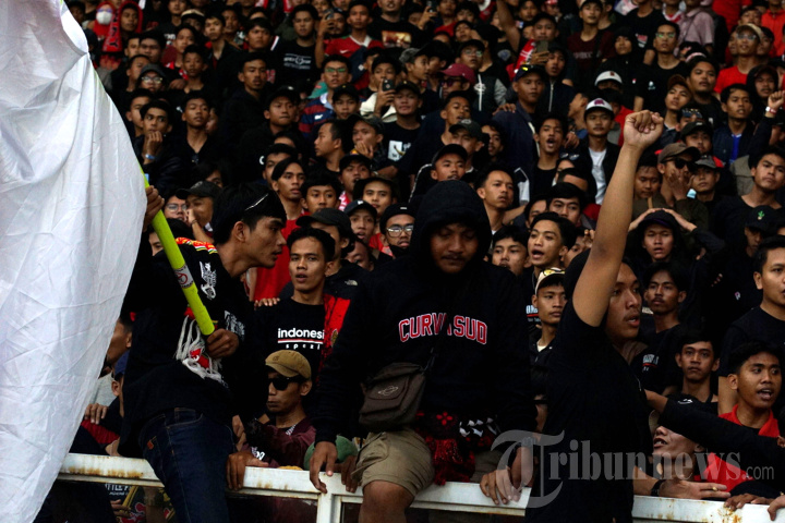 Piala AFF 2022: Suporter Indonesia saat Timnas Hadapi Kamboja