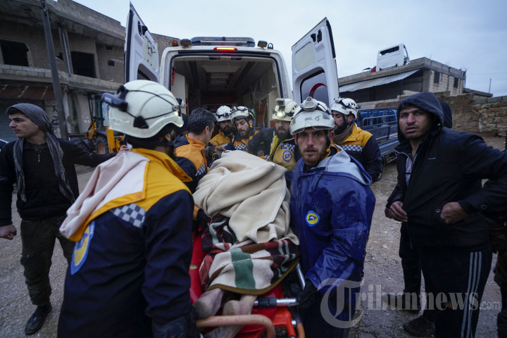 Pilu Potret Evakuasi Korban Gempa Turki