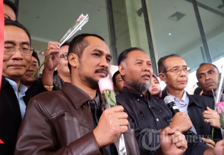 Pimpinan KPK Melepas Bambang Widjojanto ke Bareskrim Polri