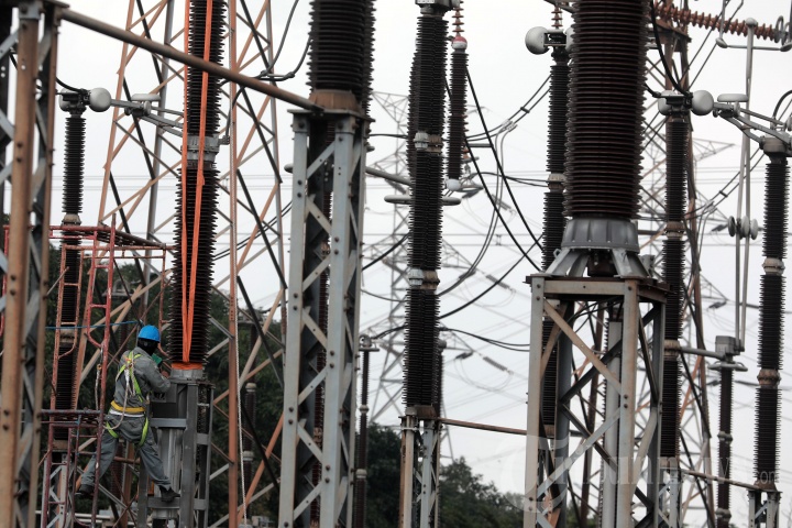 PLN Lakukan Pemeliharaan Gardu Induk Hadapi Cuaca Ekstrem