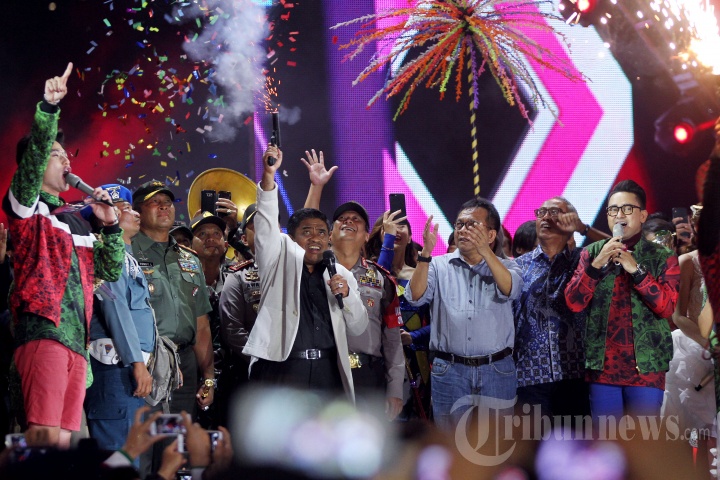 PLT Gubernur DKI Buka Pesta Kembang Api 2017