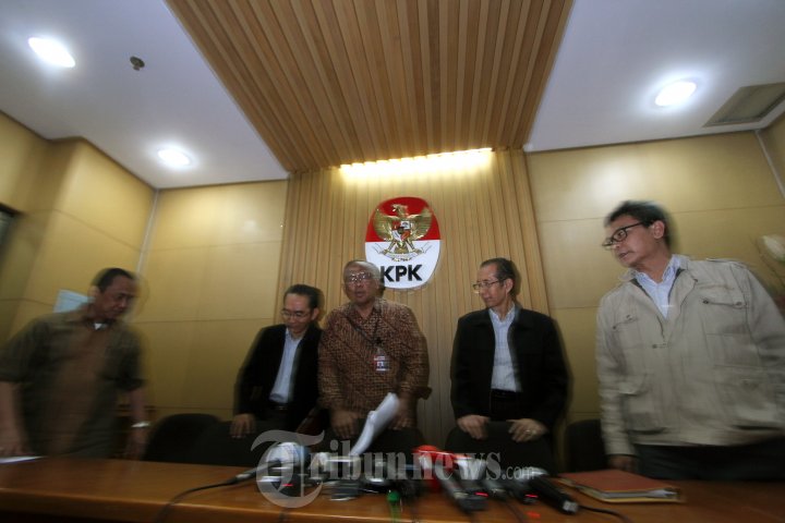 Plt Ketua KPK Didampingi Wakilnya Konpers