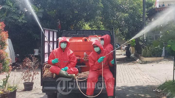 PMI Lakukan Penyemprotan Disinfektan Dengan Cairan Eco Enzym