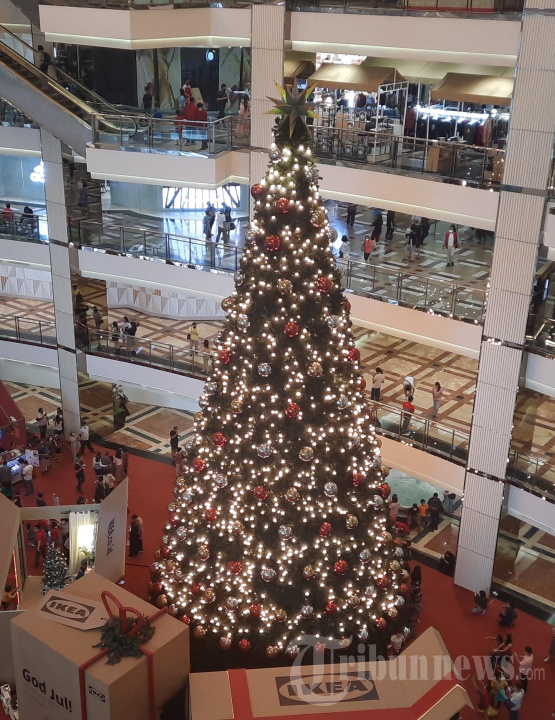 Pohon Natal di Mall Taman Anggrek Jakarta