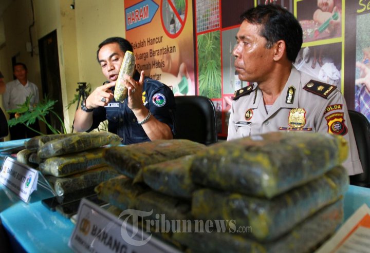 Polda Kalbar Konpers Penangkapan Pengedar Ganja