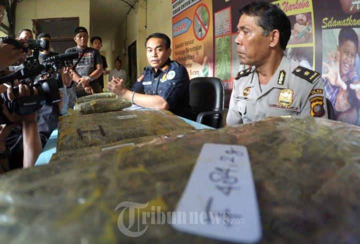 Polda Kalbar Konpers Penangkapan Pengedar Ganja