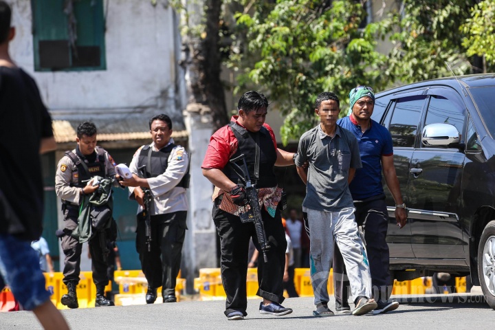 Polisi Geledah Terduga Teroris