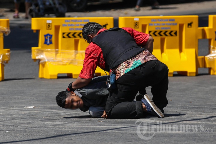 Polisi Geledah Terduga Teroris