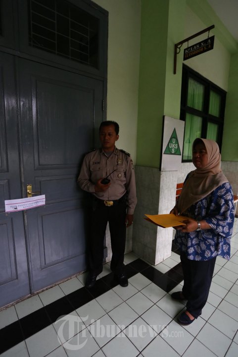 Polisi Jaga Ruangan Soal UN