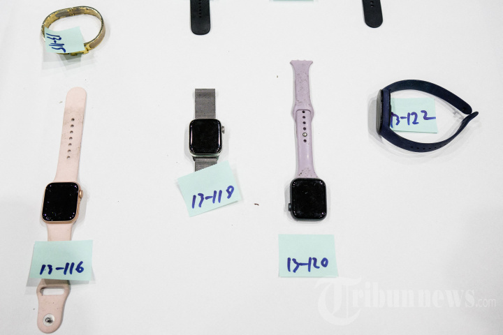 Polisi Kumpulkan Barang Korban Tewas Tragedi Halloween Itaewon