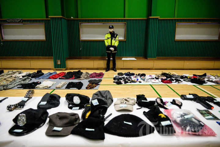 Polisi Kumpulkan Barang Korban Tewas Tragedi Halloween Itaewon