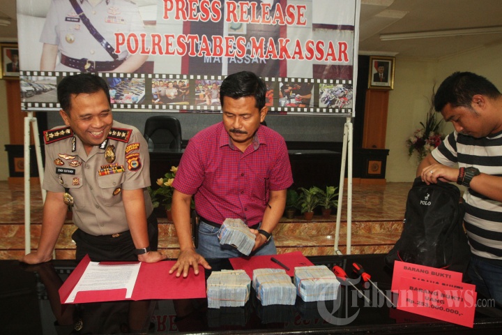 Polisi Tangkap 2 Perampok Brangkas PDAM Makassar