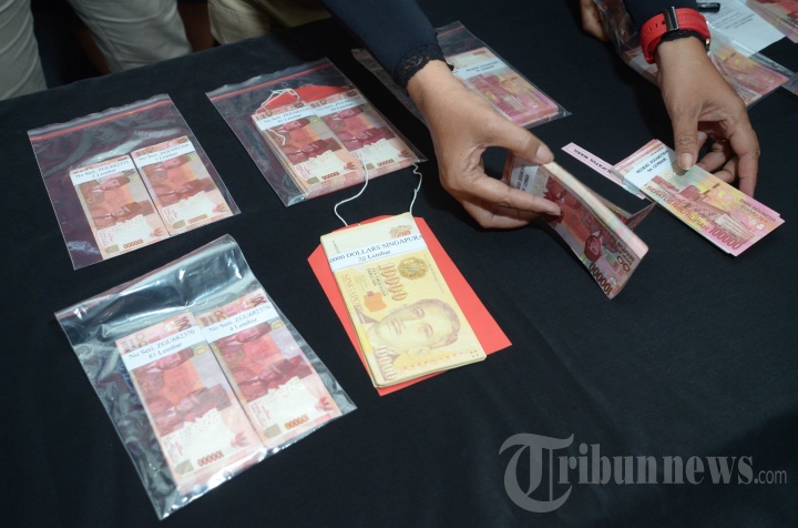 Polrestabes Surabaya Bongkar Sindikat Pengedar Uang Palsu