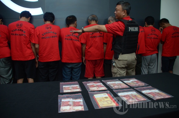 Polrestabes Surabaya Bongkar Sindikat Pengedar Uang Palsu