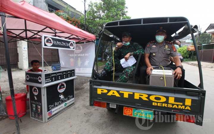 Polsek dan Koramil Dayeuhkolot Patroli Keliling Himbau Warga