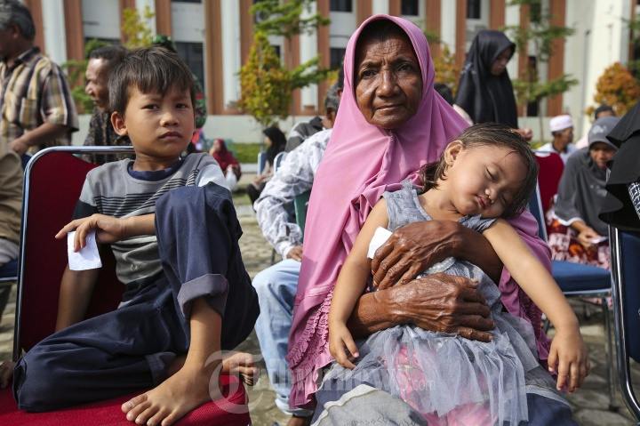 Posko Pengobatan Gratis Korban Gempa Aceh