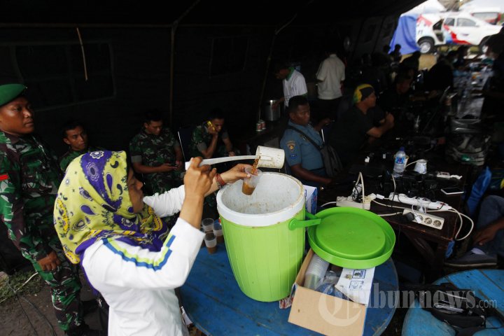 Posko Relawan di Lanud TNI AU Iskandar